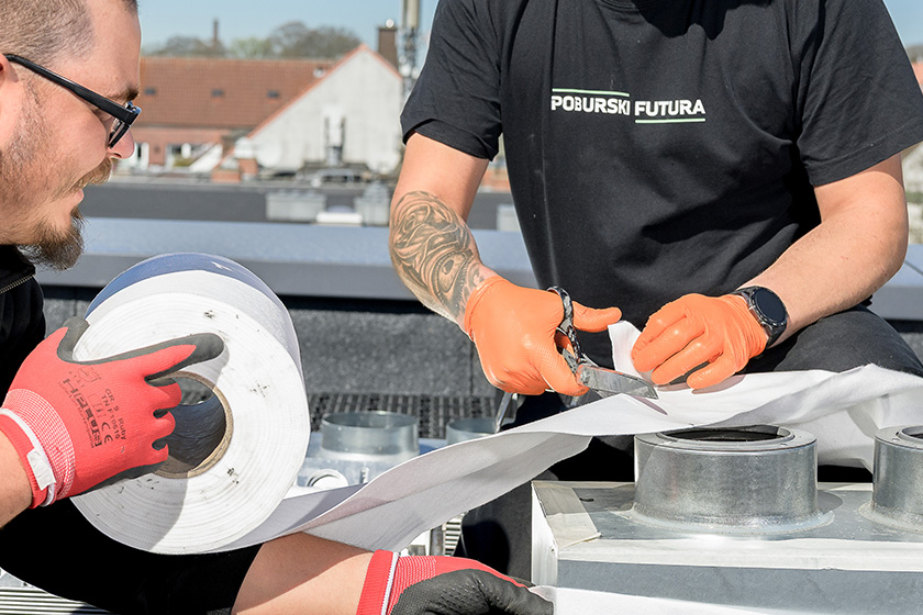 Handwerker bringen Revitalisierungsbahn auf